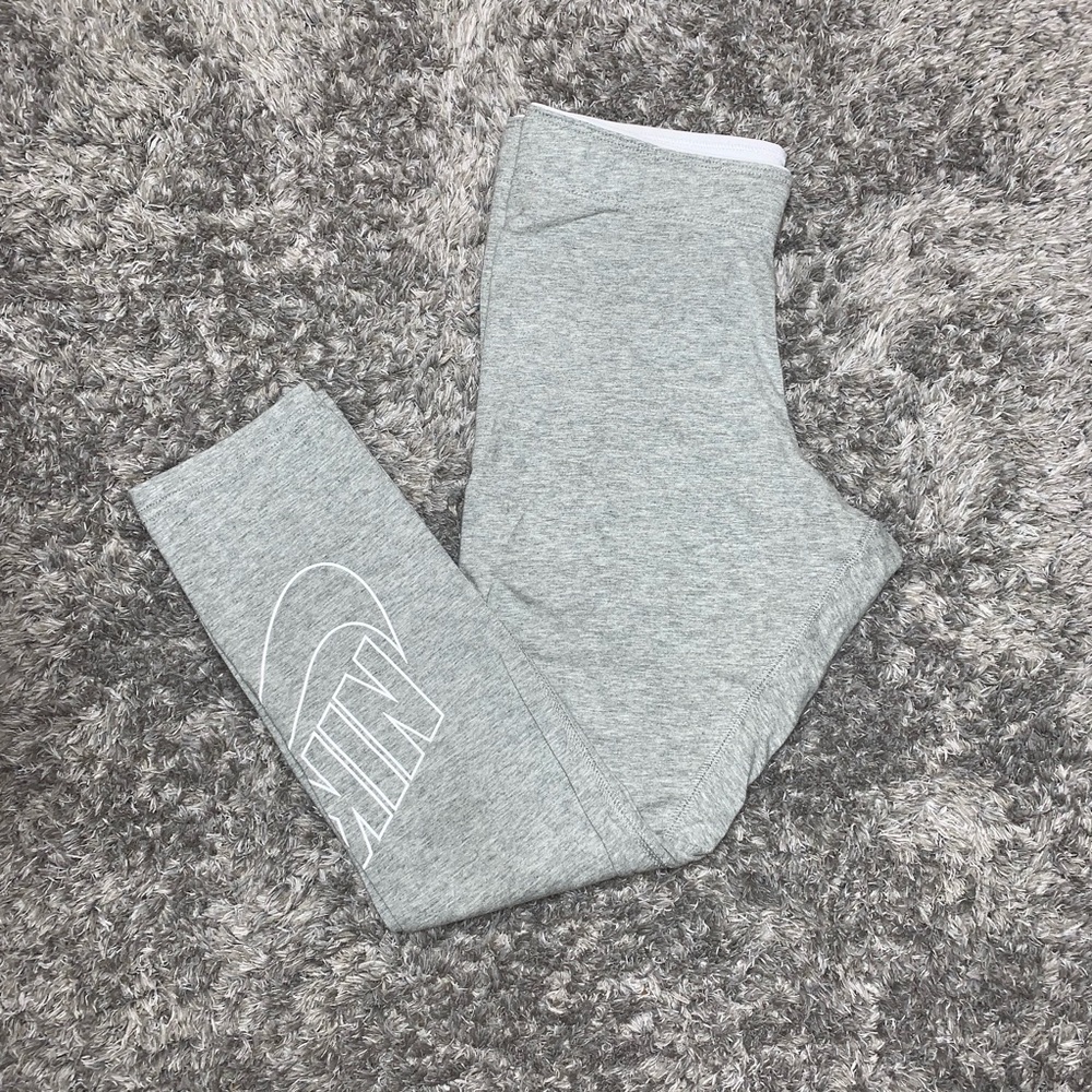 Nike Women’s Cropped Leggings